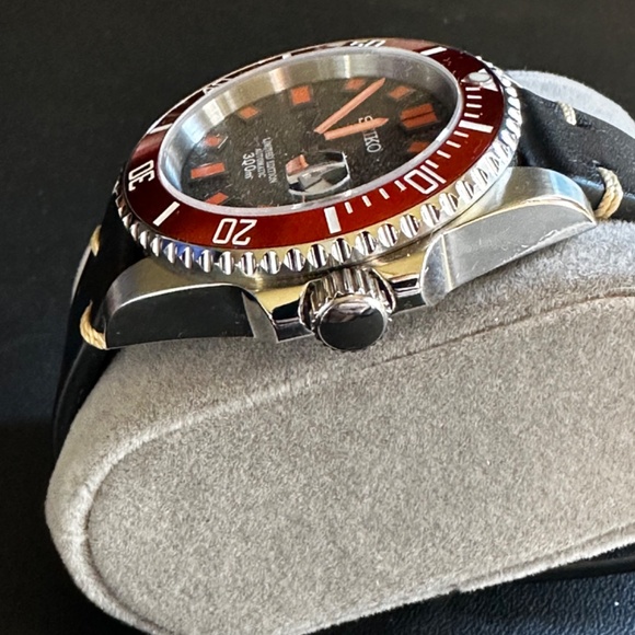 Seiko Limited Edition Orange and Black Watch - Picture 3 of 5